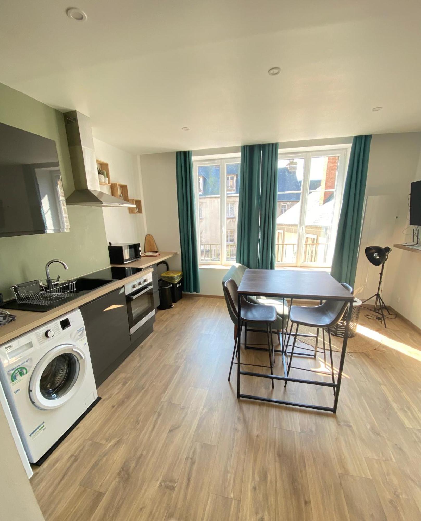 Joli Appartement F2 Plein Centre Coutances Kültér fotó
